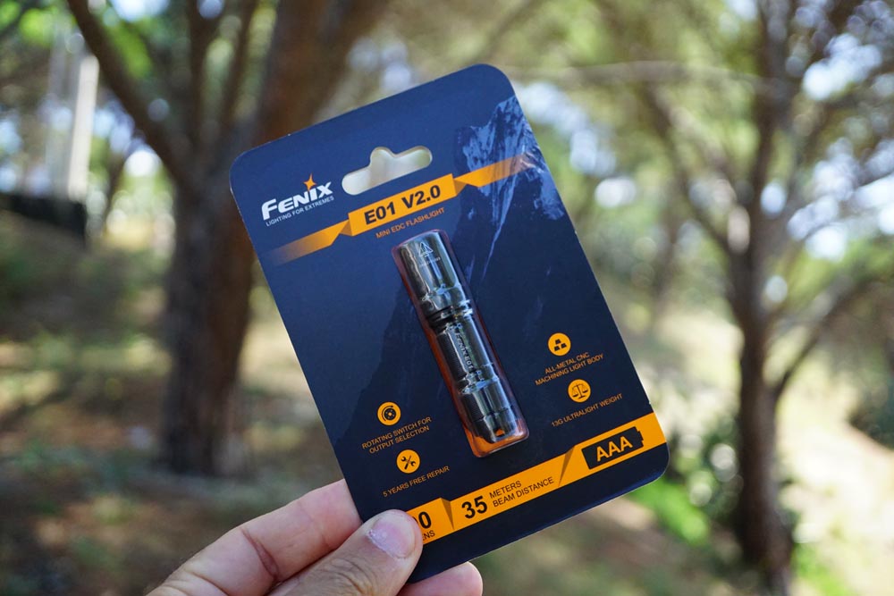 [Review] - Fenix E01 v2.0 - Mini EDC Flashlight - AAA 100 lumen - by